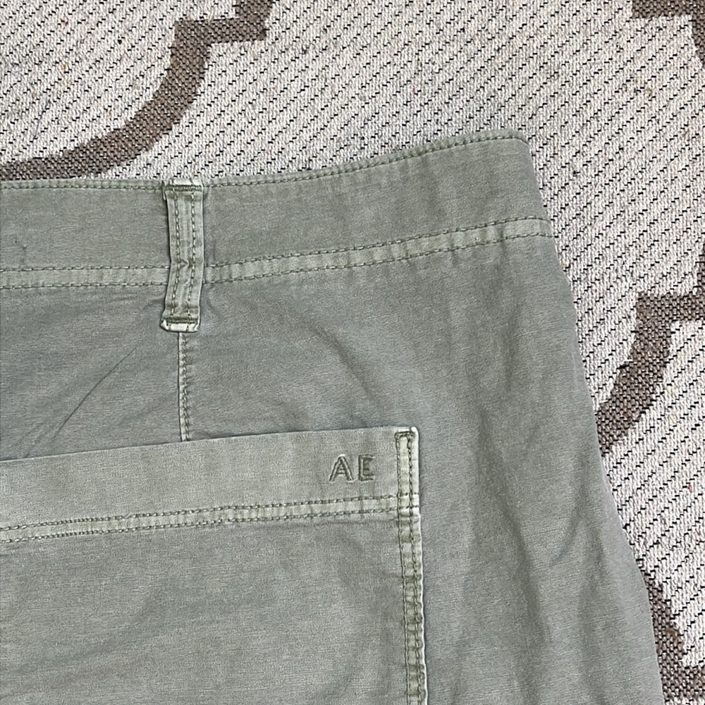American Eagle Outfitters 90’s boyfriend short Cargo Shorts Relaxed Fit, Size 18 - Picture 14 of 17